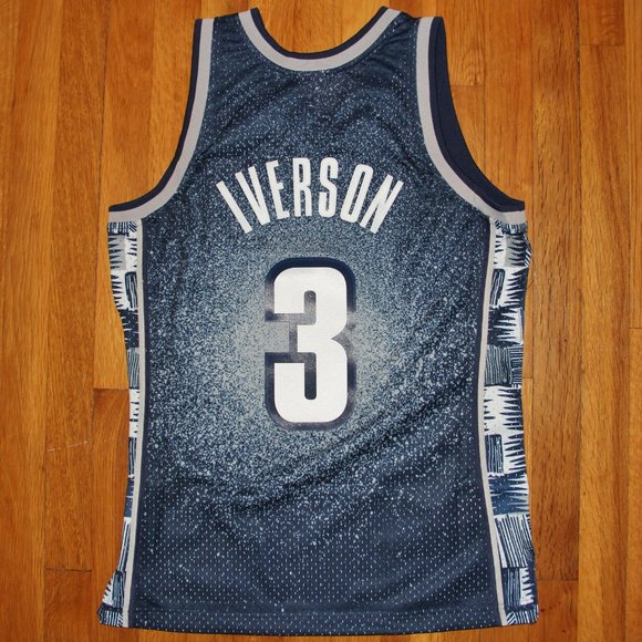 Mitchell & Ness NCAA Swingman Georgetown Allen Iverson 95 Gradient Jersey - Picture 5 of 6